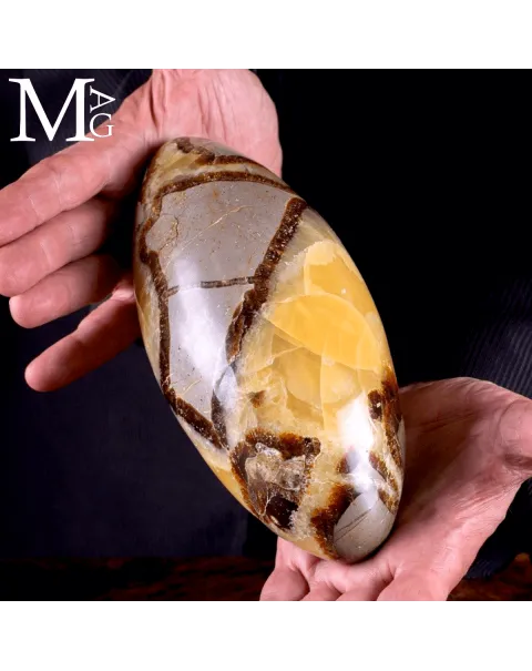 Shiva Lingam in Septaria: Aragonite e Calcite