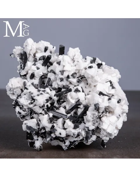 Tormalina Nera in Albite - Pakistan