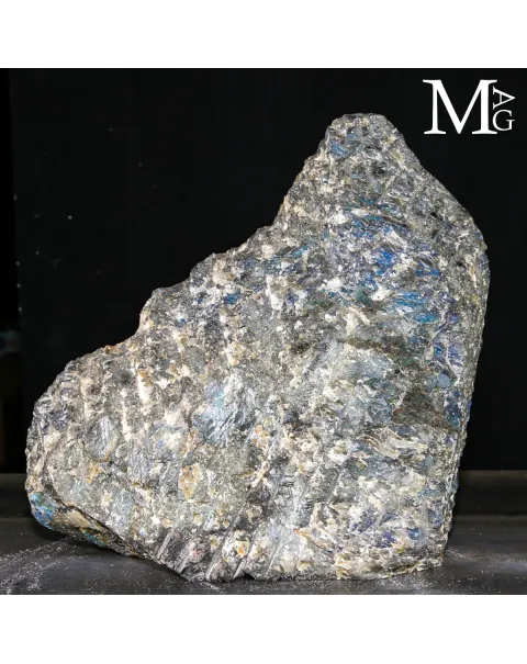 Labradorite del Madagascar – Grande blocco ornamentale.