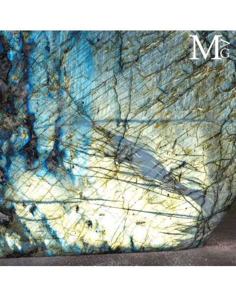 Grande Labradorite Blue and Golden Flash del Madagascar