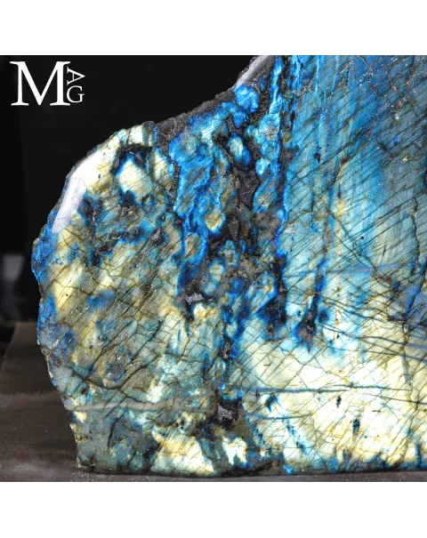 Grande Labradorite Blue and Golden Flash del Madagascar