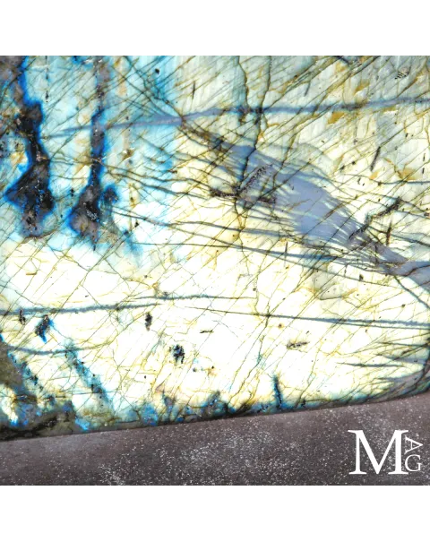 Grande Labradorite Blue and Golden Flash del Madagascar