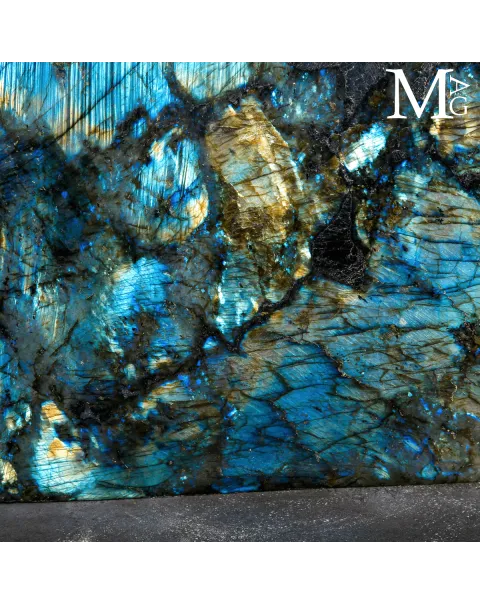 Grande Labradorite Forma Monumentale – 28,6 kg