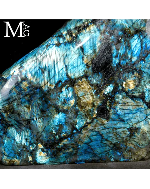 Grande Labradorite Forma Monumentale – 28,6 kg
