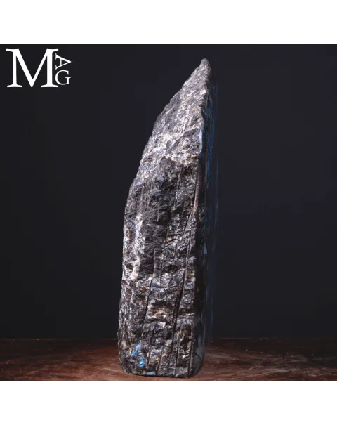 Grande Blocco Ornamentale di Labradorite – Madagascar.