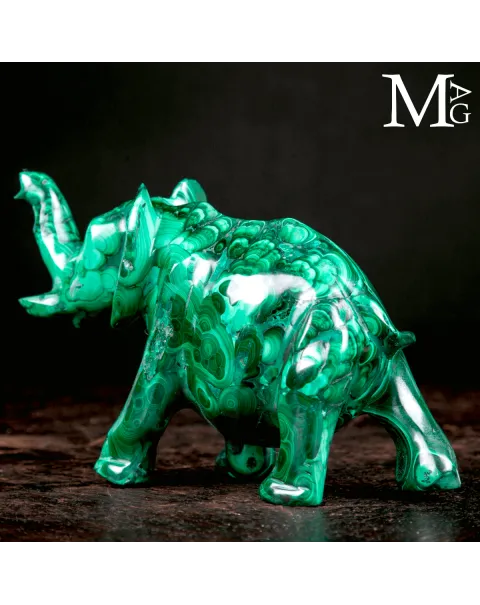 Elefante in Malachite Naturale – Scultura Intagliata a Mano