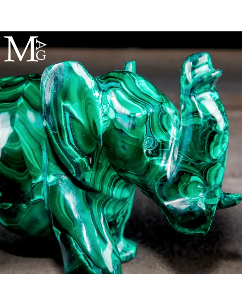 Scultura di Elefante in Malachite Naturale del Congo