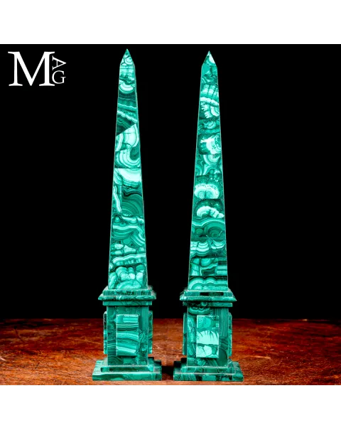Coppia di Obelischi in Malachite – Design d’Interni
