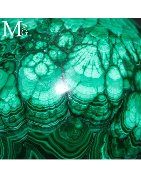 Sfera in Malachite – Il Linguaggio delle Forme.