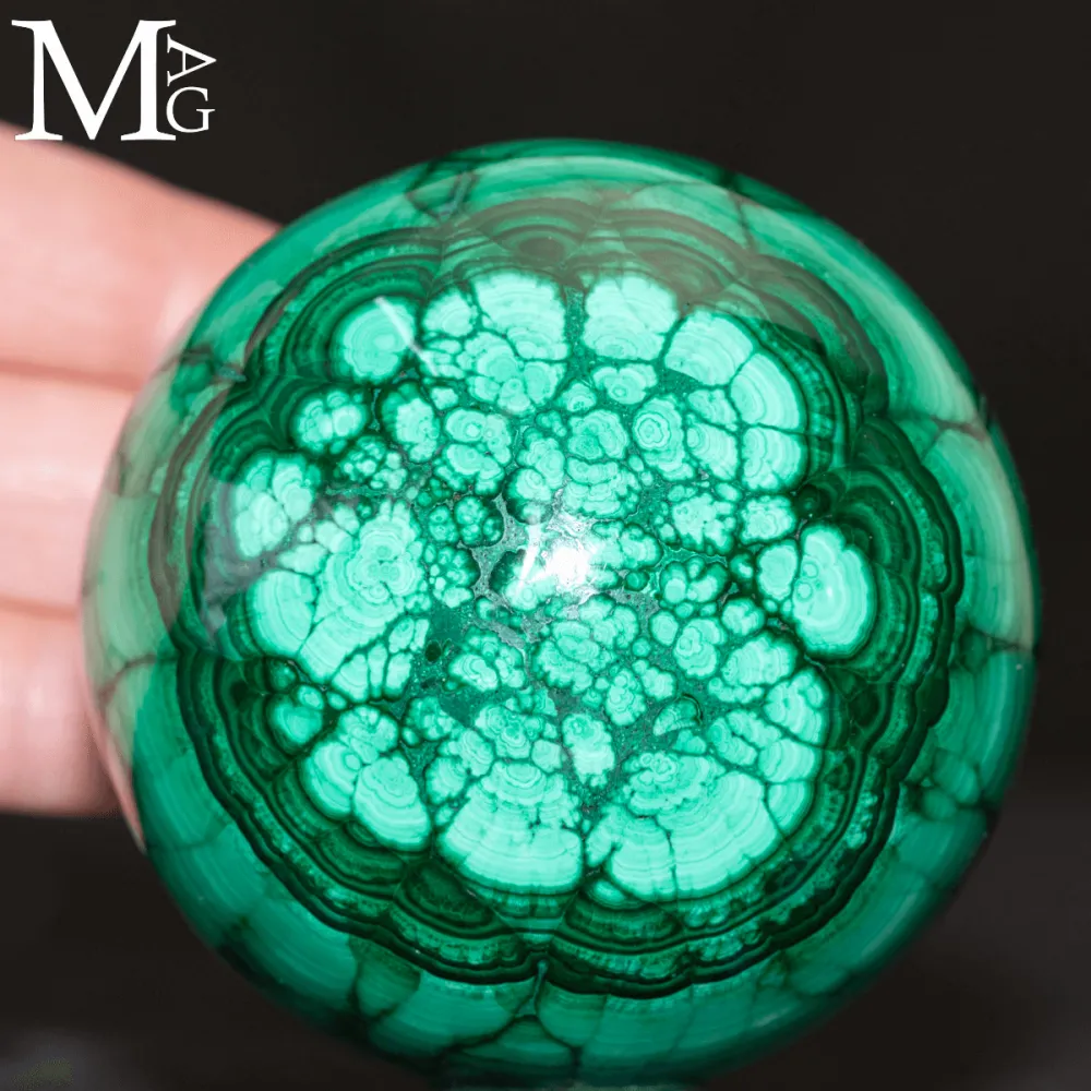 Sfera in Malachite – Il Linguaggio delle Forme.