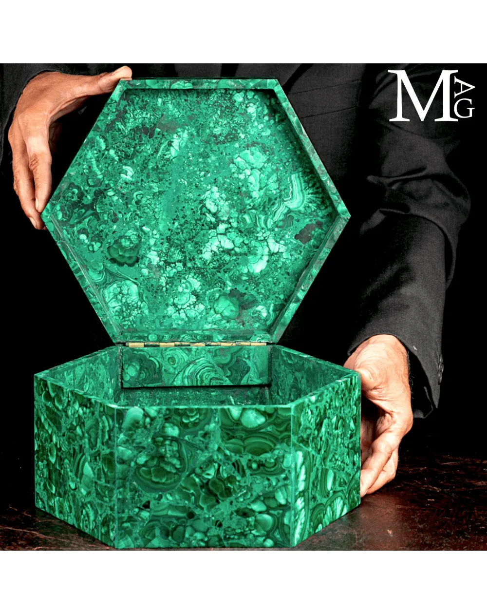 Grande Scatola Esagonale in Malachite – Mosaico.