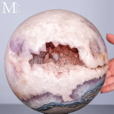Sfera di Ametista Rosa con Formazioni Geodiche