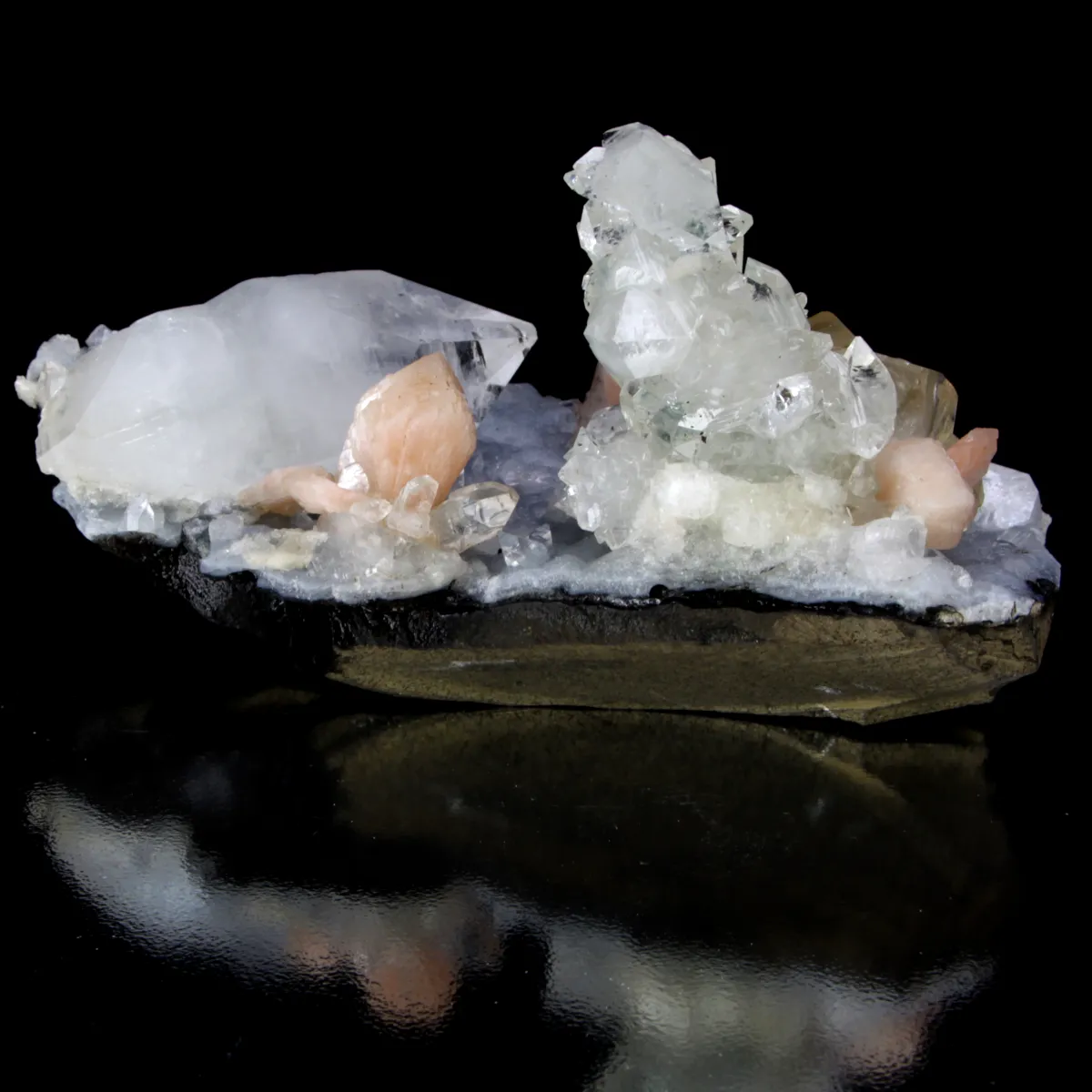 Apofillite, Stilbite, Calcedonio