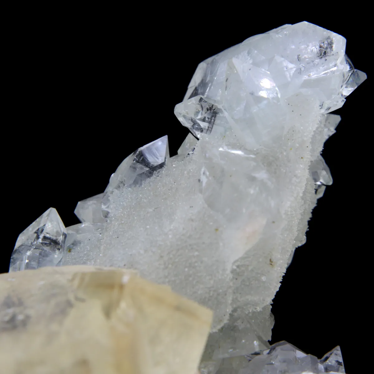 Apofillite, Stilbite, Calcedonio