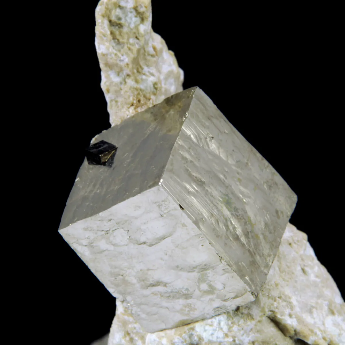 Pirite Cubica di Navajún: Geometria Perfetta nella Roccia Madre.