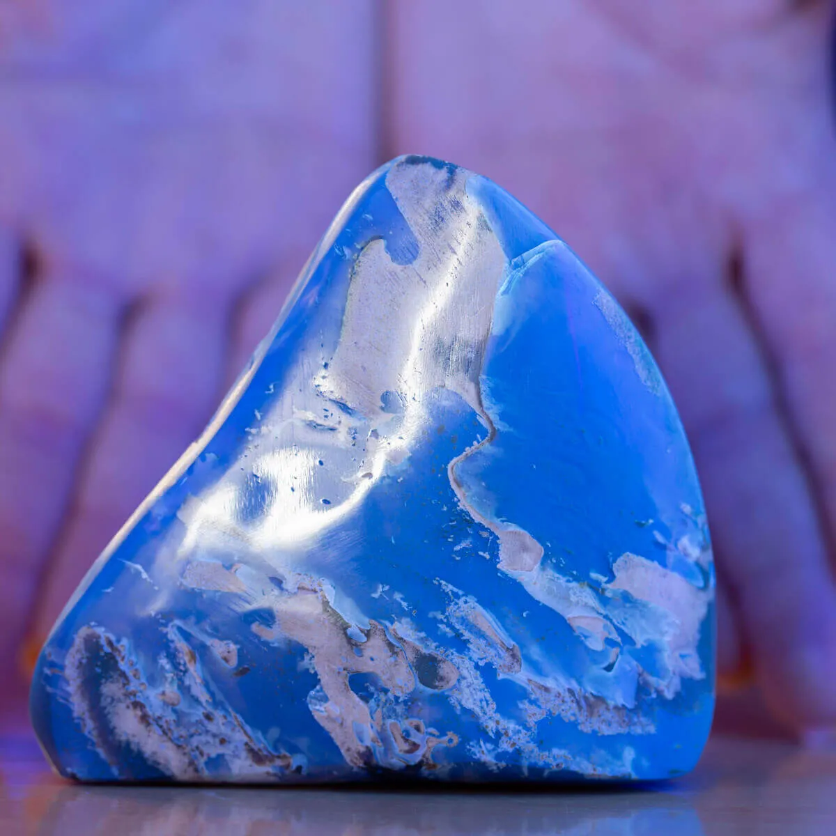 Campione di Ambra Blu di Sumatra.