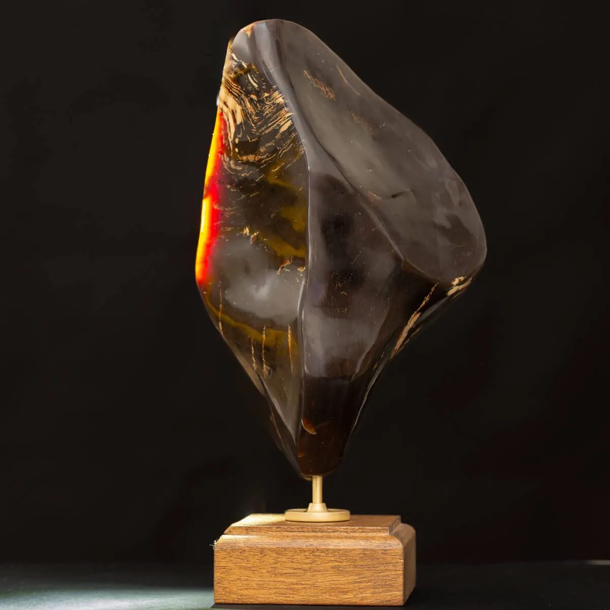 Esclusivo Campione di Ambra Blu su Base Decorativa in Legno e Ottone.