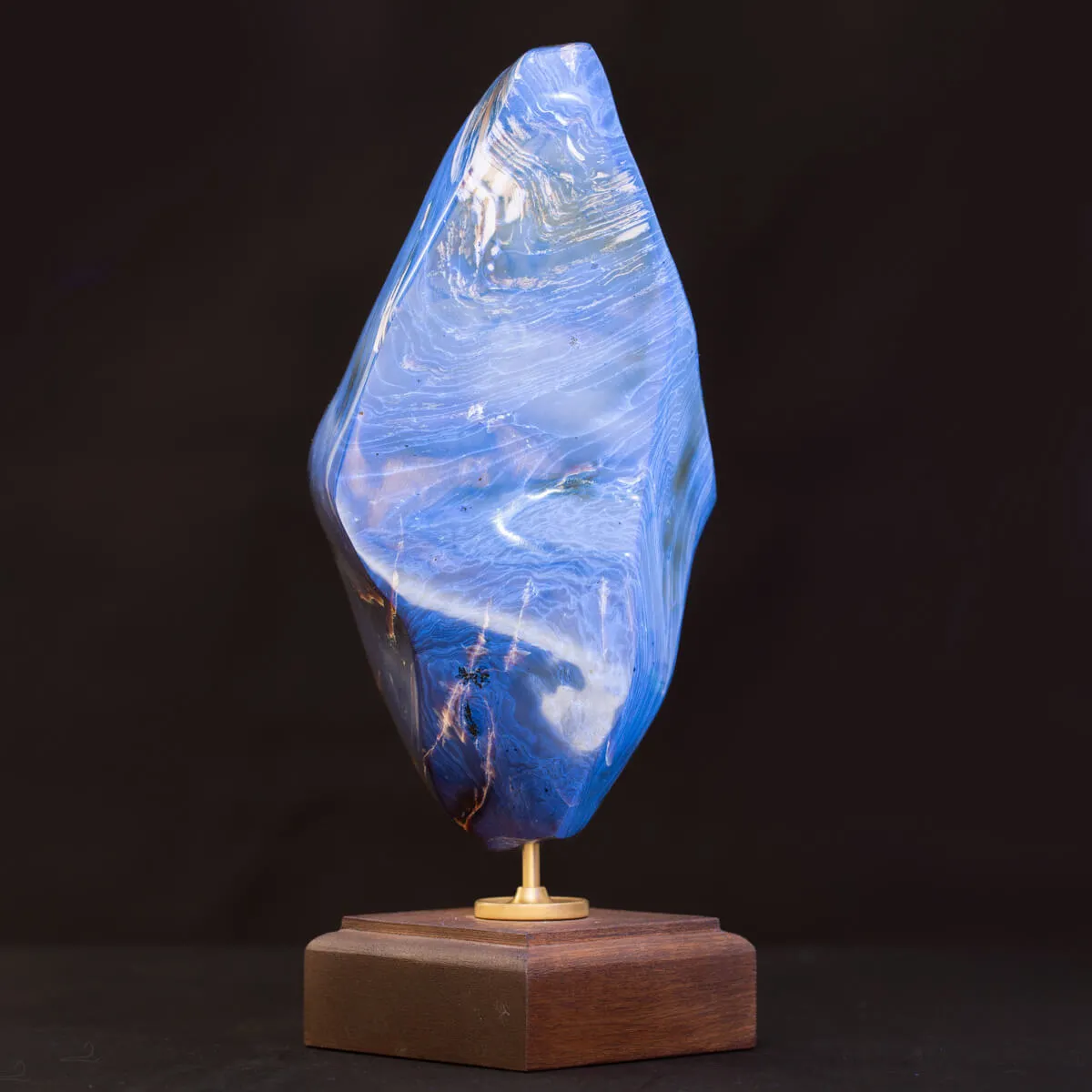 Esclusivo Campione di Ambra Blu su Base Decorativa in Legno e Ottone.