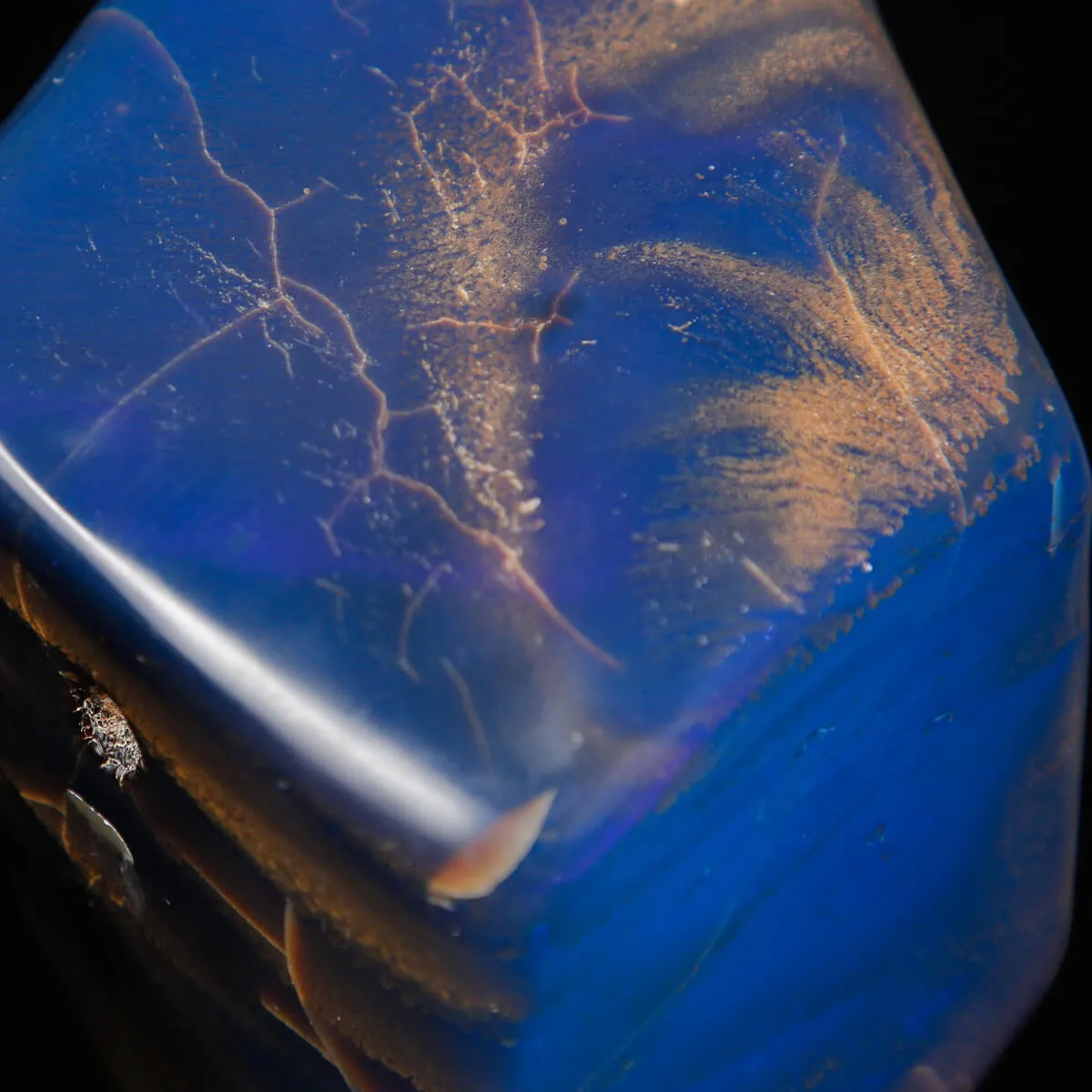 Ambra Blue – La luce fossile del Miocene