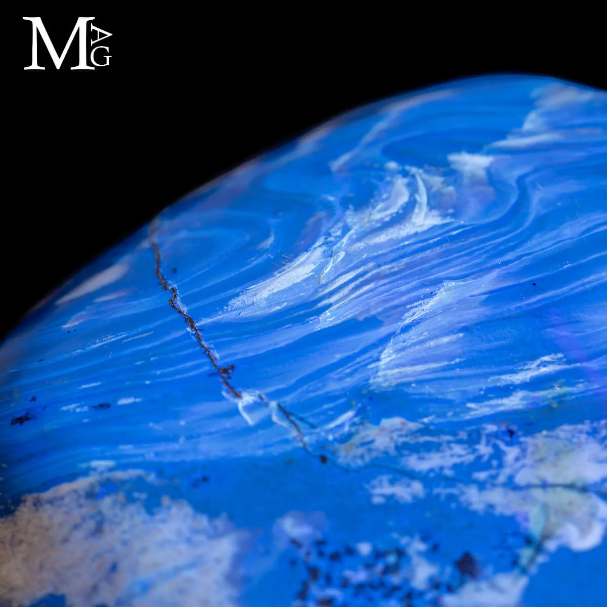 Ambra Blue - dalla colata arborea al fossile.