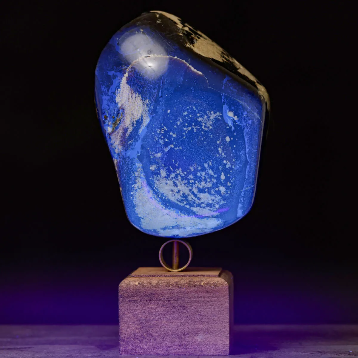 Ambra di Sumatra – La fluorescenza fossile della resina.