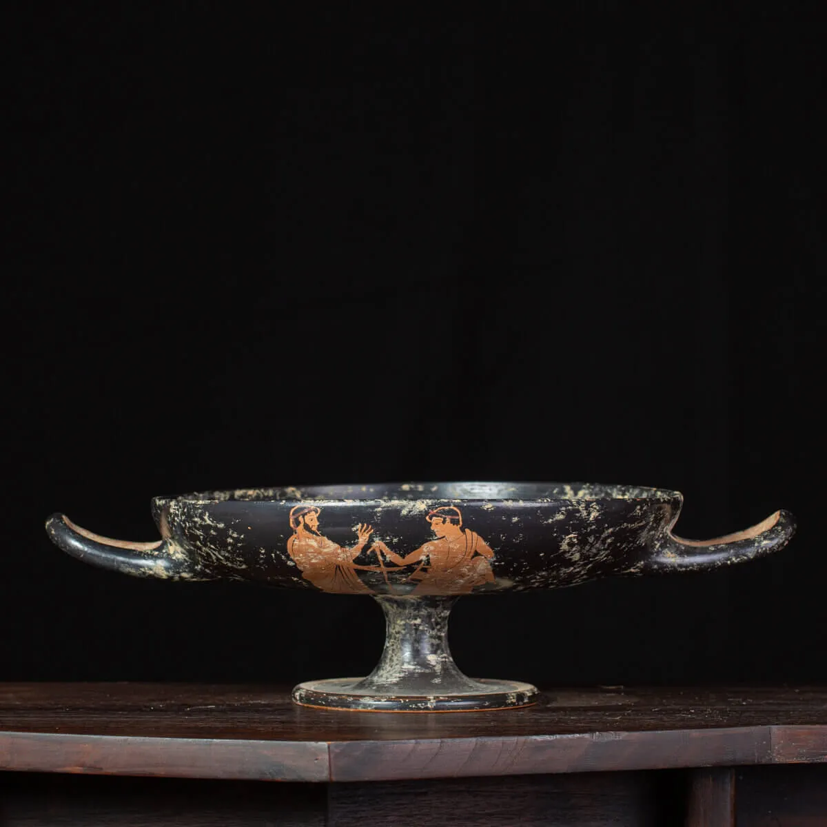 Kylix Attica a Figure Rosse – Scena di Simposio e Musica.