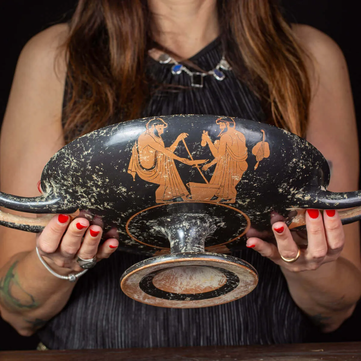 Kylix Attica a Figure Rosse – Scena di Simposio e Musica.