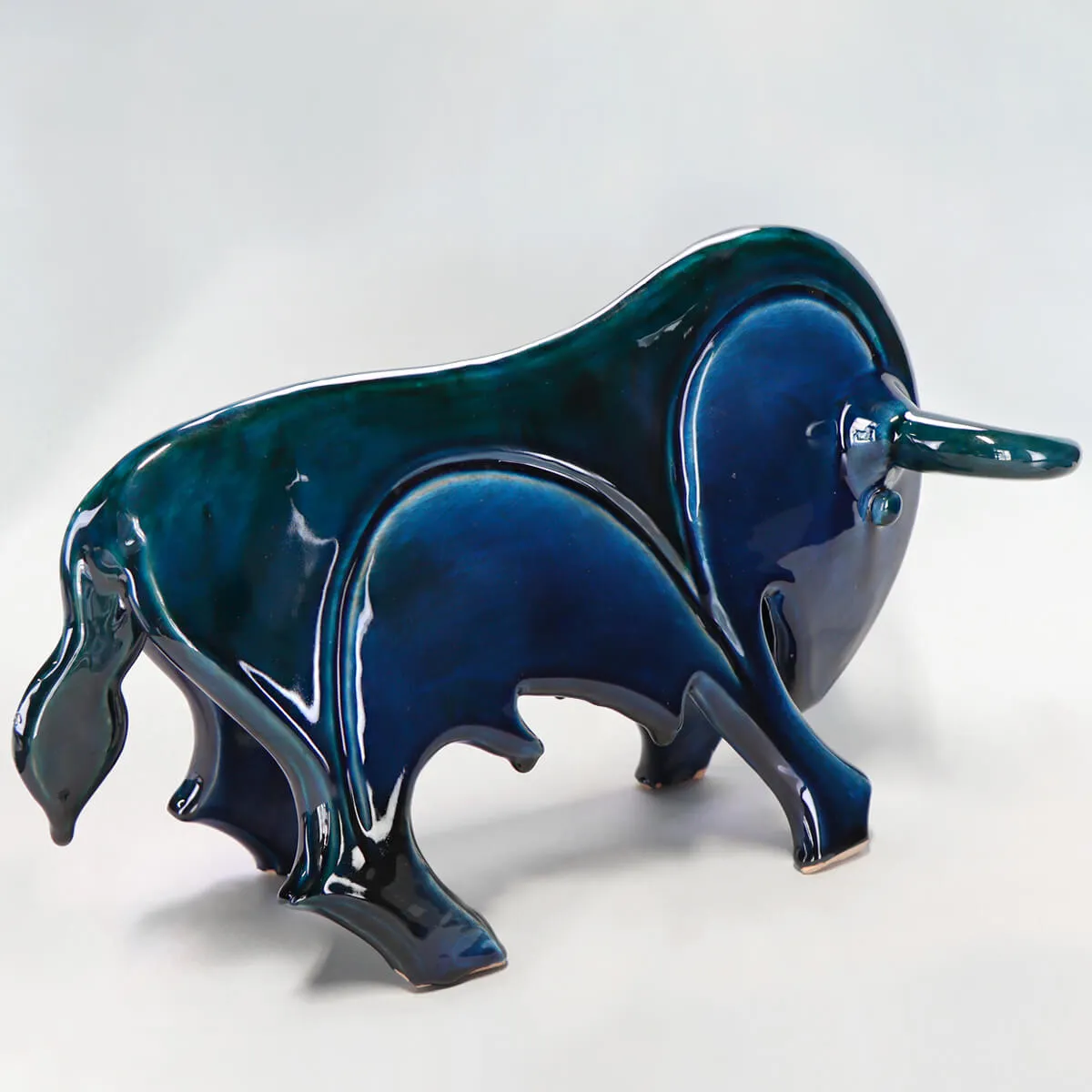 Scultura Taurus in Ceramica