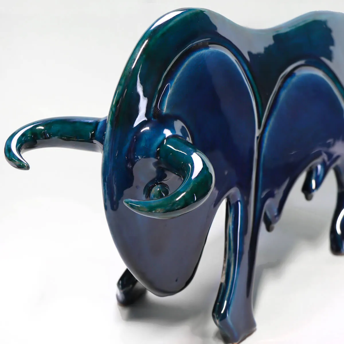 Scultura Taurus in Ceramica