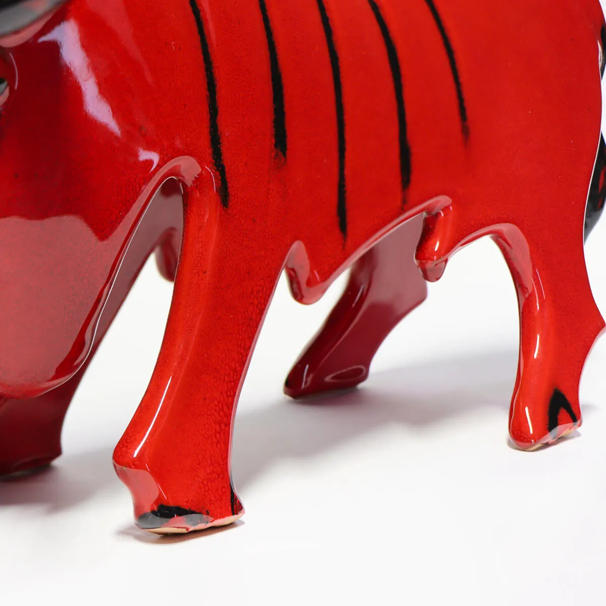Scultura Taurus in Ceramica