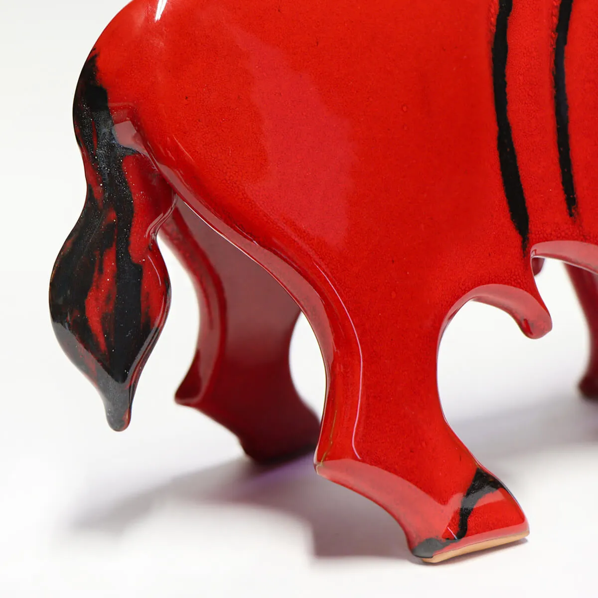 Scultura Taurus in Ceramica