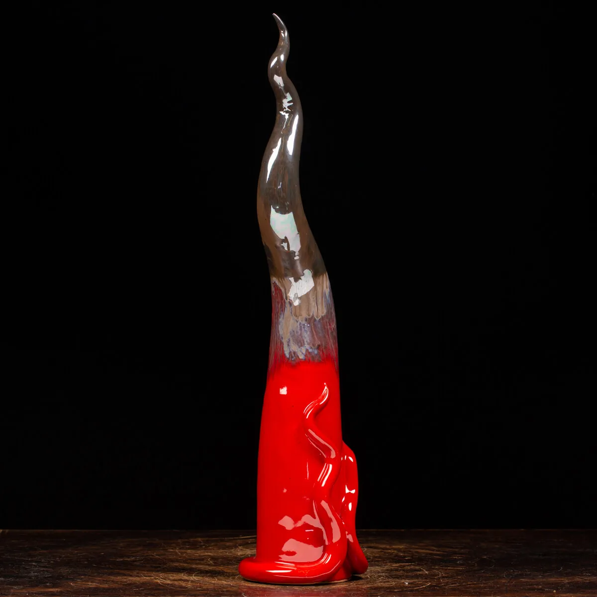 Scultura Corno in Ceramica