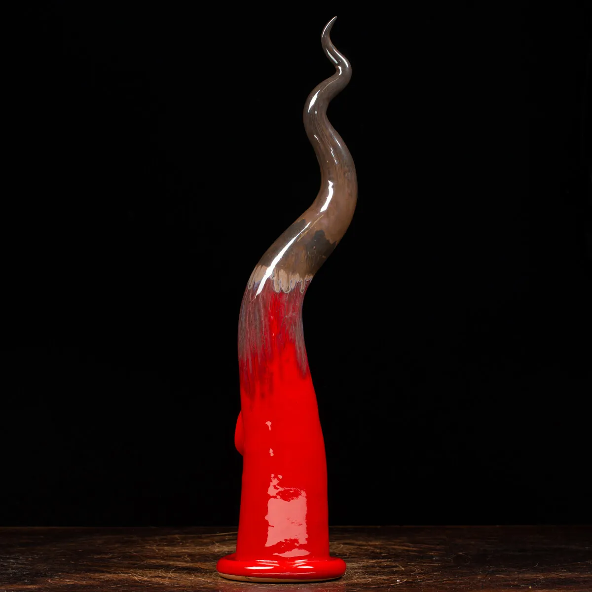 Scultura Corno in Ceramica