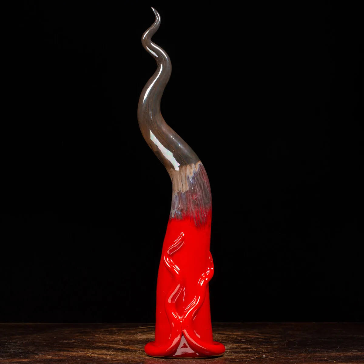 Scultura Corno in Ceramica