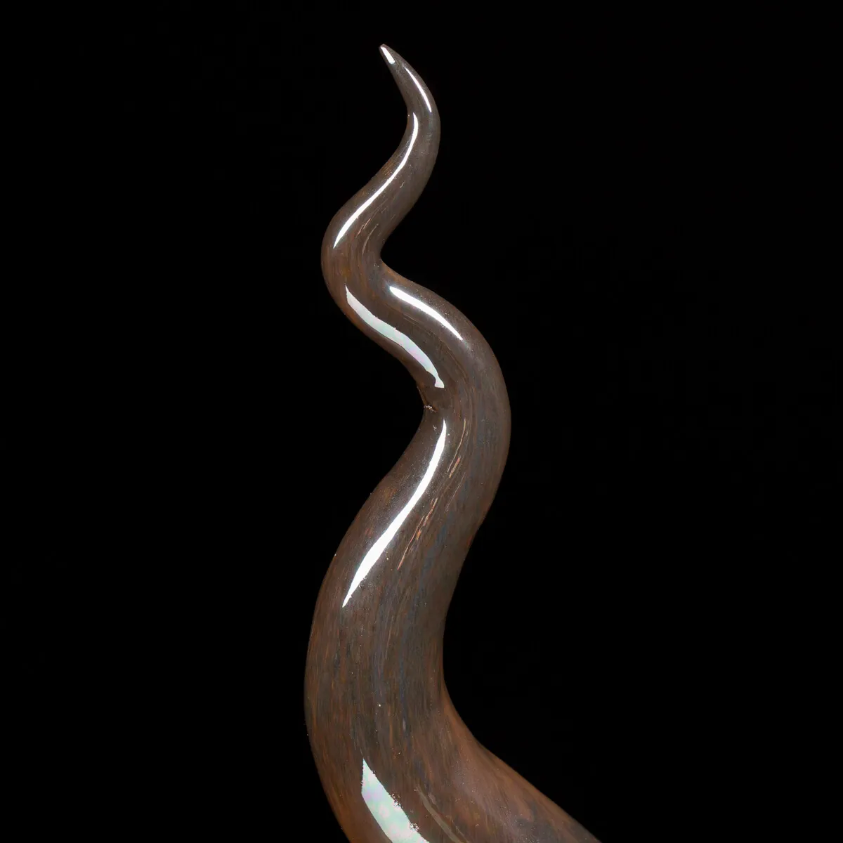 Scultura Corno in Ceramica