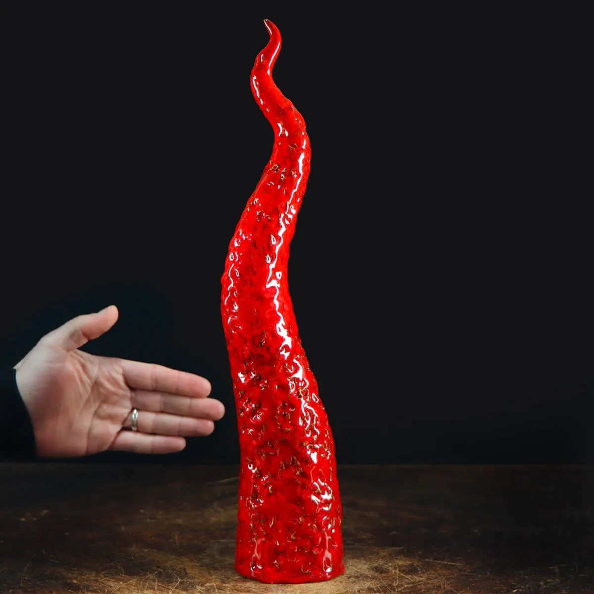 Scultura Corno in Ceramica