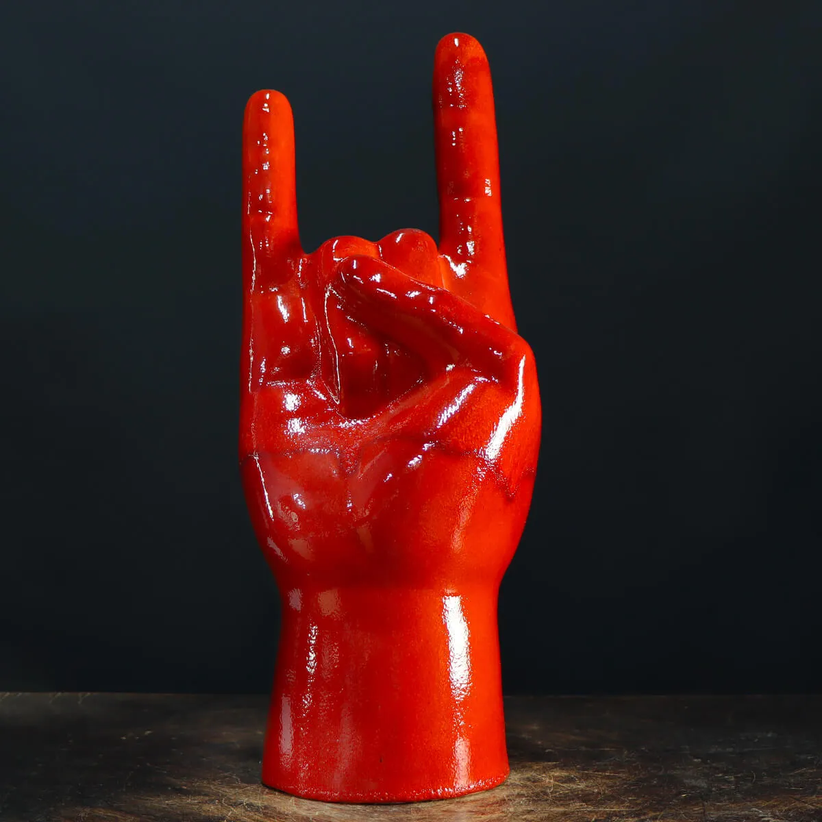 Scultura Mano Cornuta Ceramica