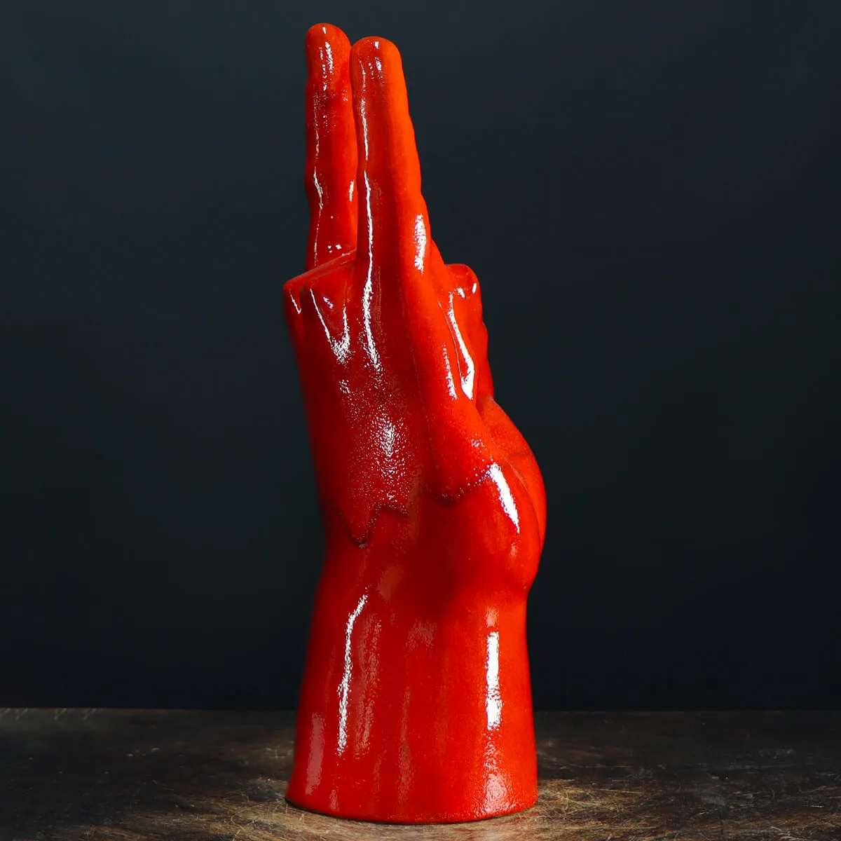 Scultura Mano Cornuta Ceramica
