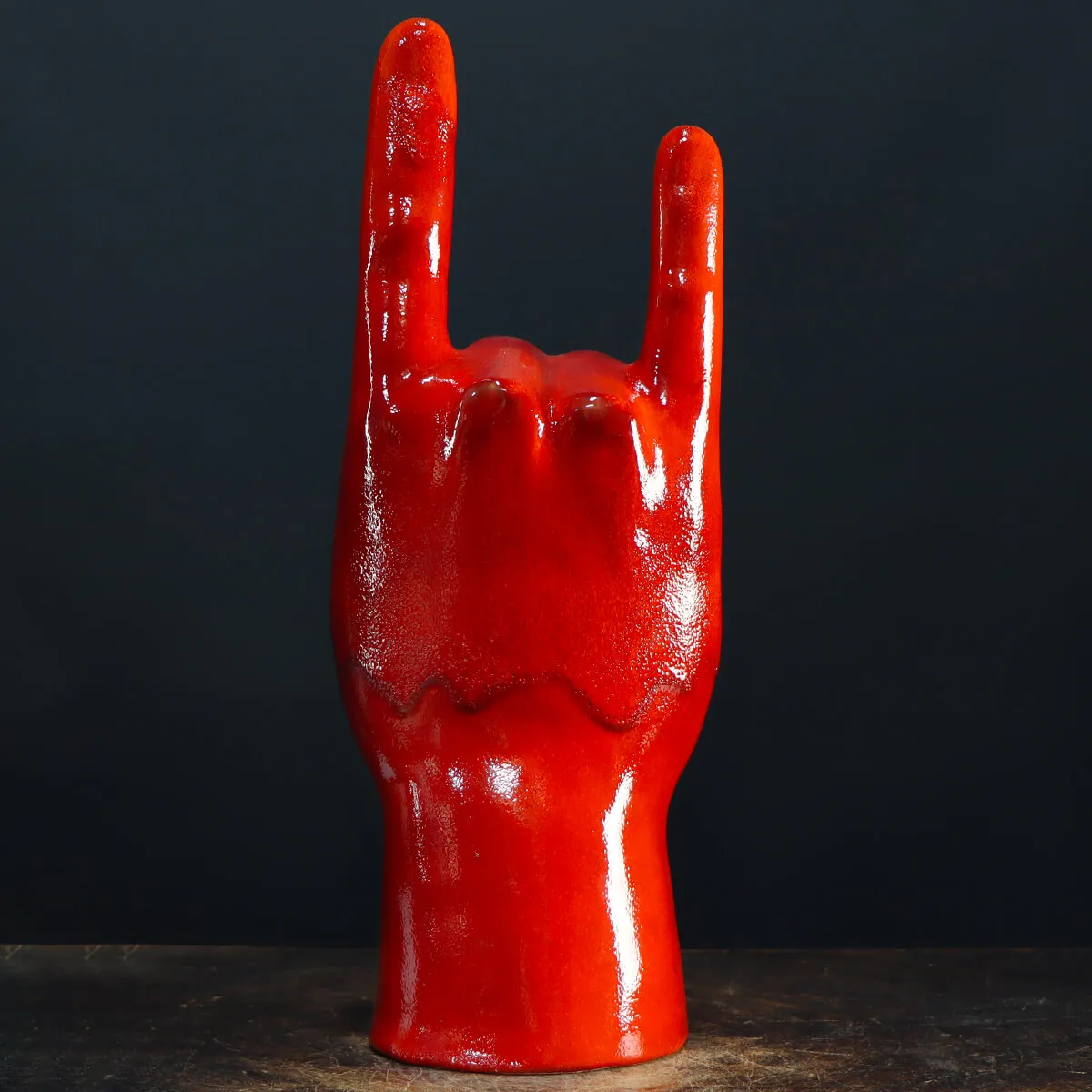 Scultura Mano Cornuta Ceramica