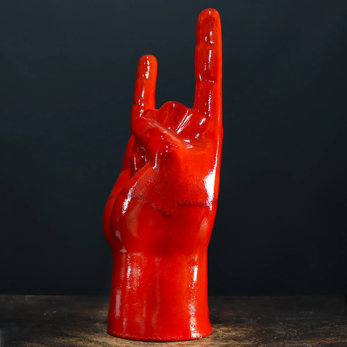 Scultura Mano Cornuta Ceramica