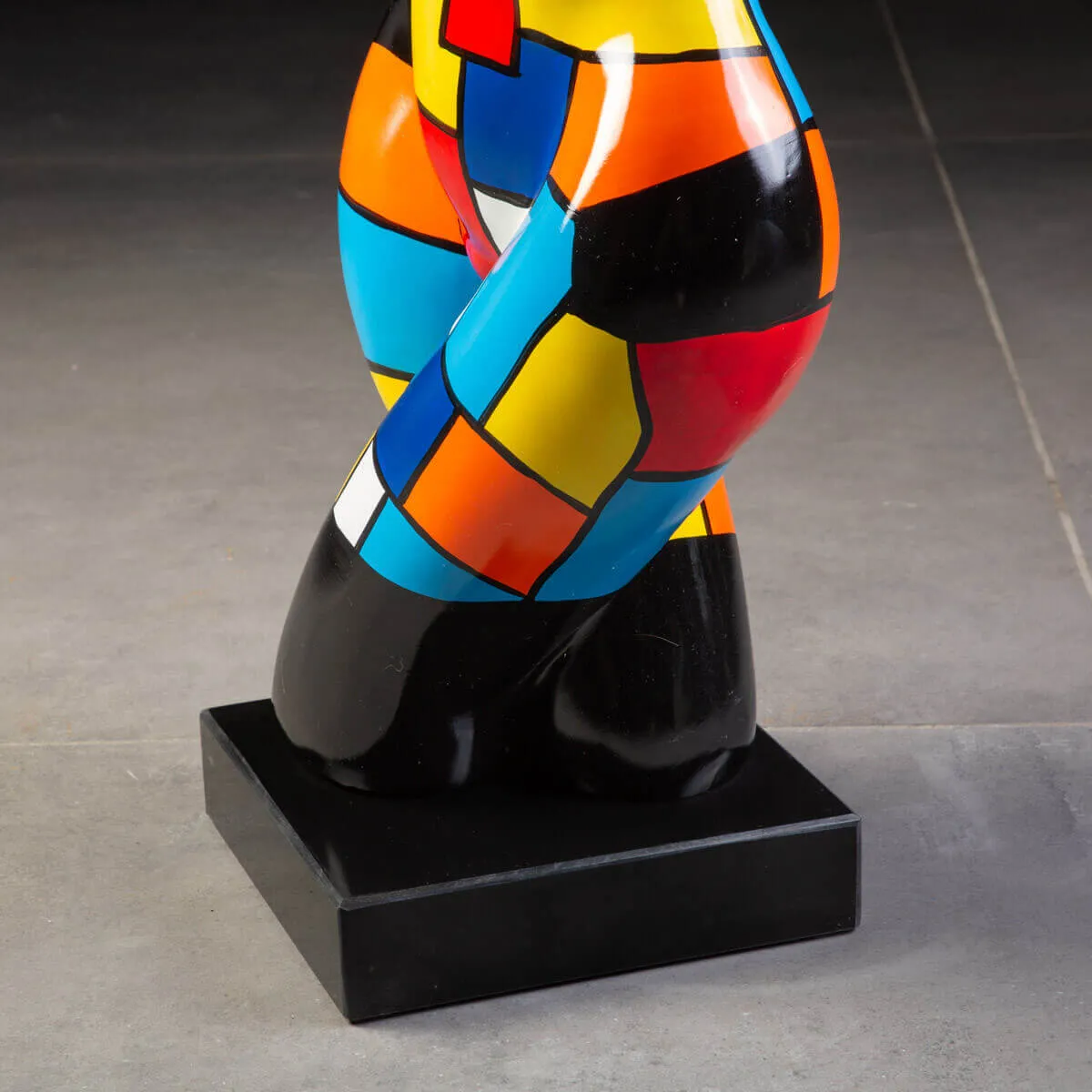 Glamour - Scultura Donna Arcobaleno.