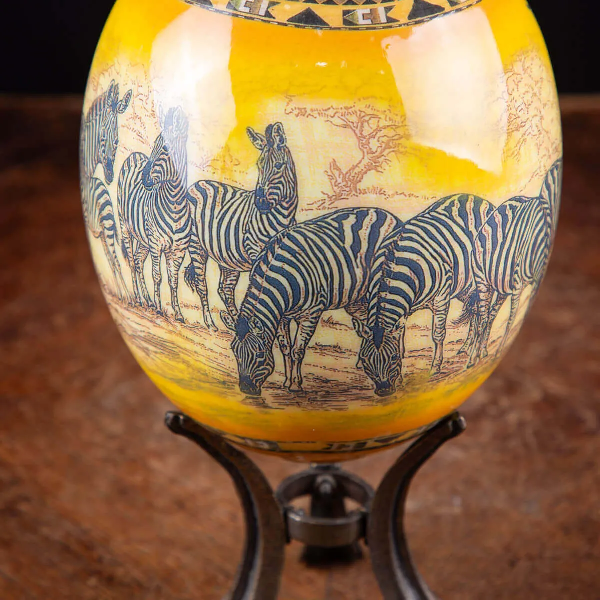 Uovo di Struzzo Decorato: Savana Zebre Africane.