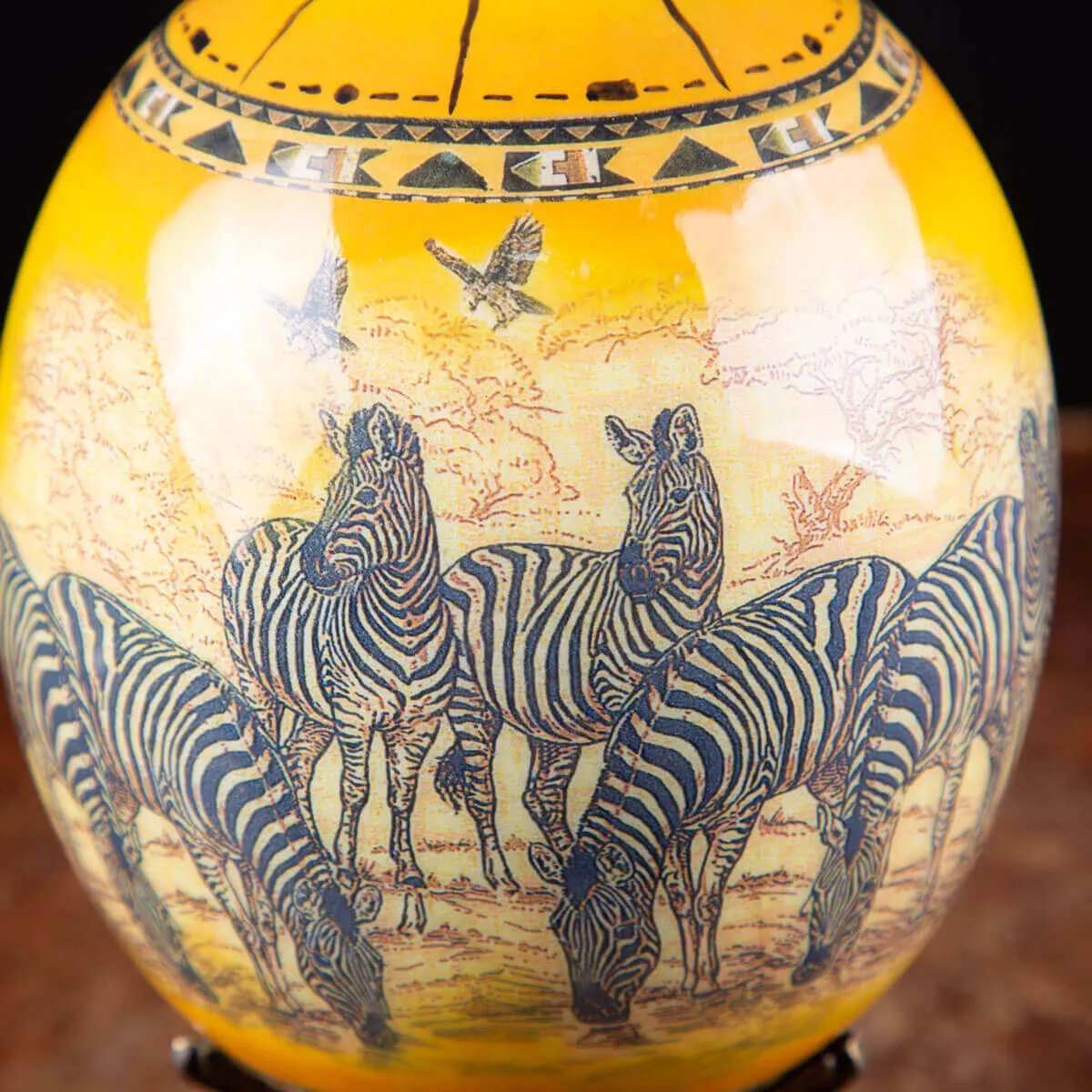 Uovo di Struzzo Decorato: Savana Zebre Africane.