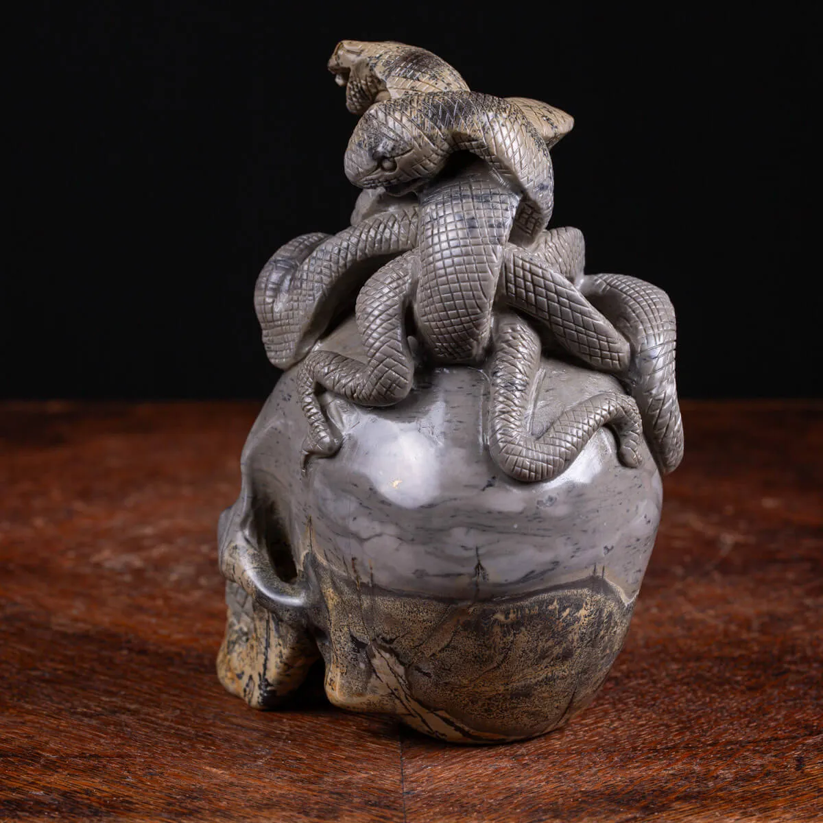 Teschio in Diaspro con Serpenti.