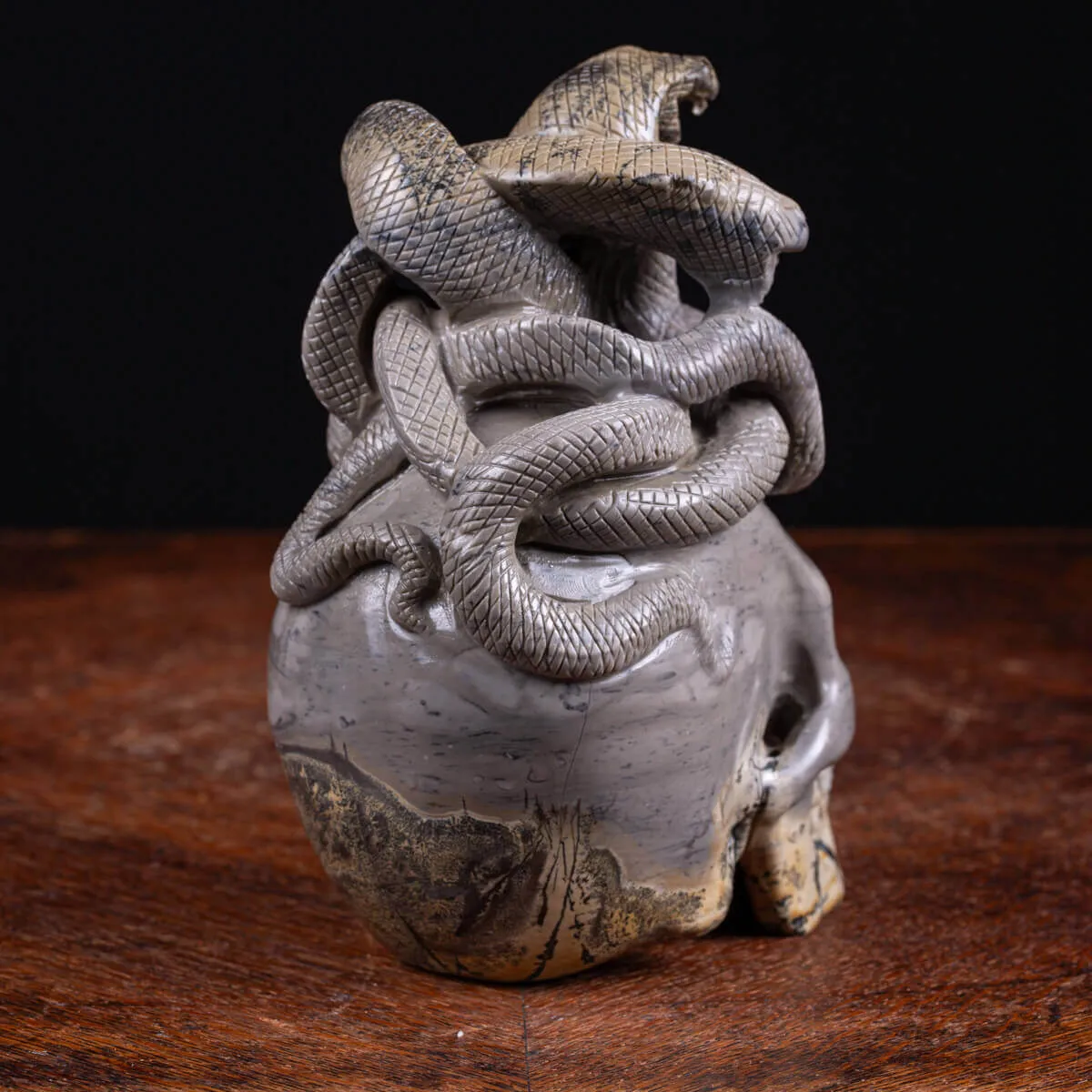 Teschio in Diaspro con Serpenti.
