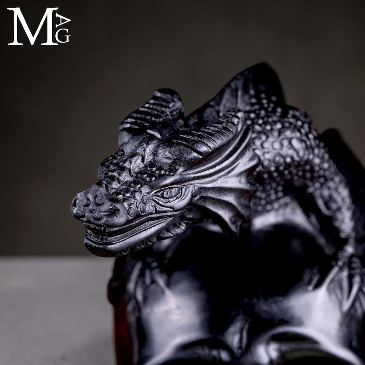 Scultura in Diaspro Nero – Teschio con Drago