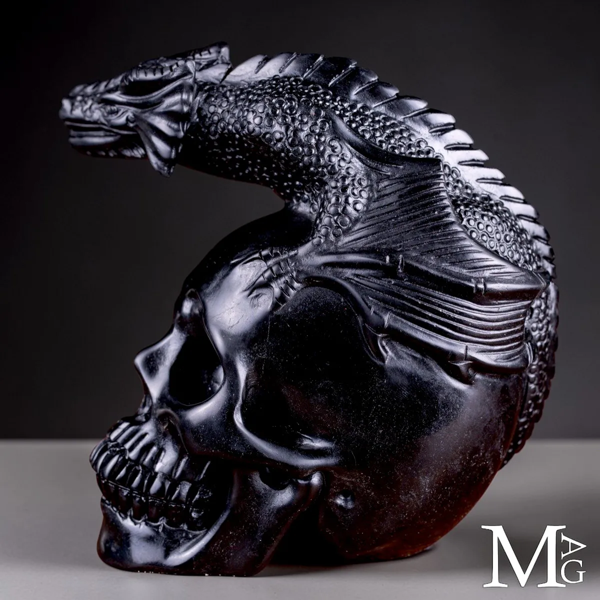 Scultura in Diaspro Nero – Teschio con Drago