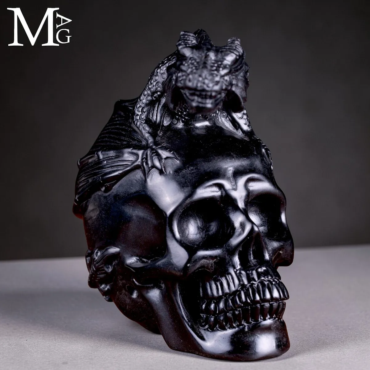 Scultura in Diaspro Nero – Teschio con Drago