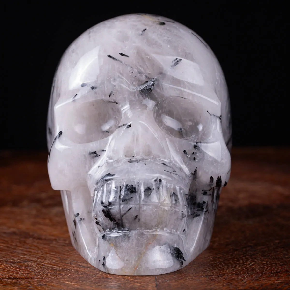 Teschio in Quarzo con Inclusioni di Tormalina Nera – Scultura Artistica Unica e Mistica.