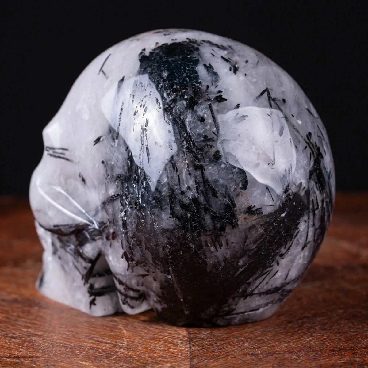 Teschio in Quarzo con Inclusioni di Tormalina Nera – Scultura Artistica Unica e Mistica.